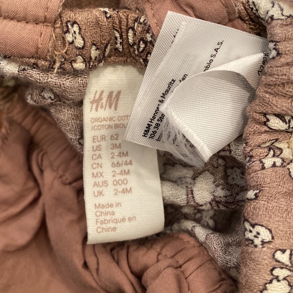 H&M baby dress with hat - Picture 5 of 7